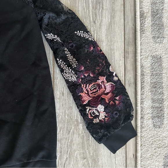 Anne Fontaine Black Shirt with Lace Floral Sleeves - Picture 4 of 4